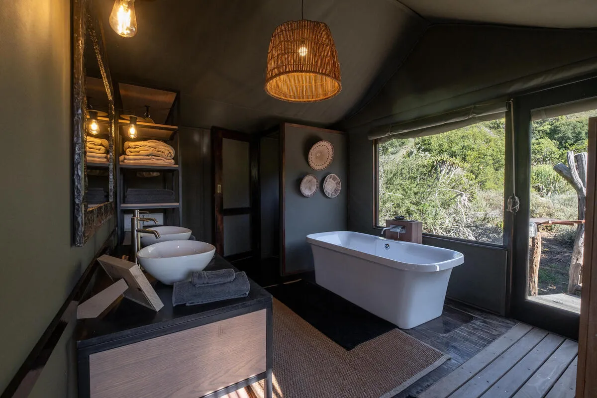 Freestanding tub in the canvas-walled en-suite with vista windows