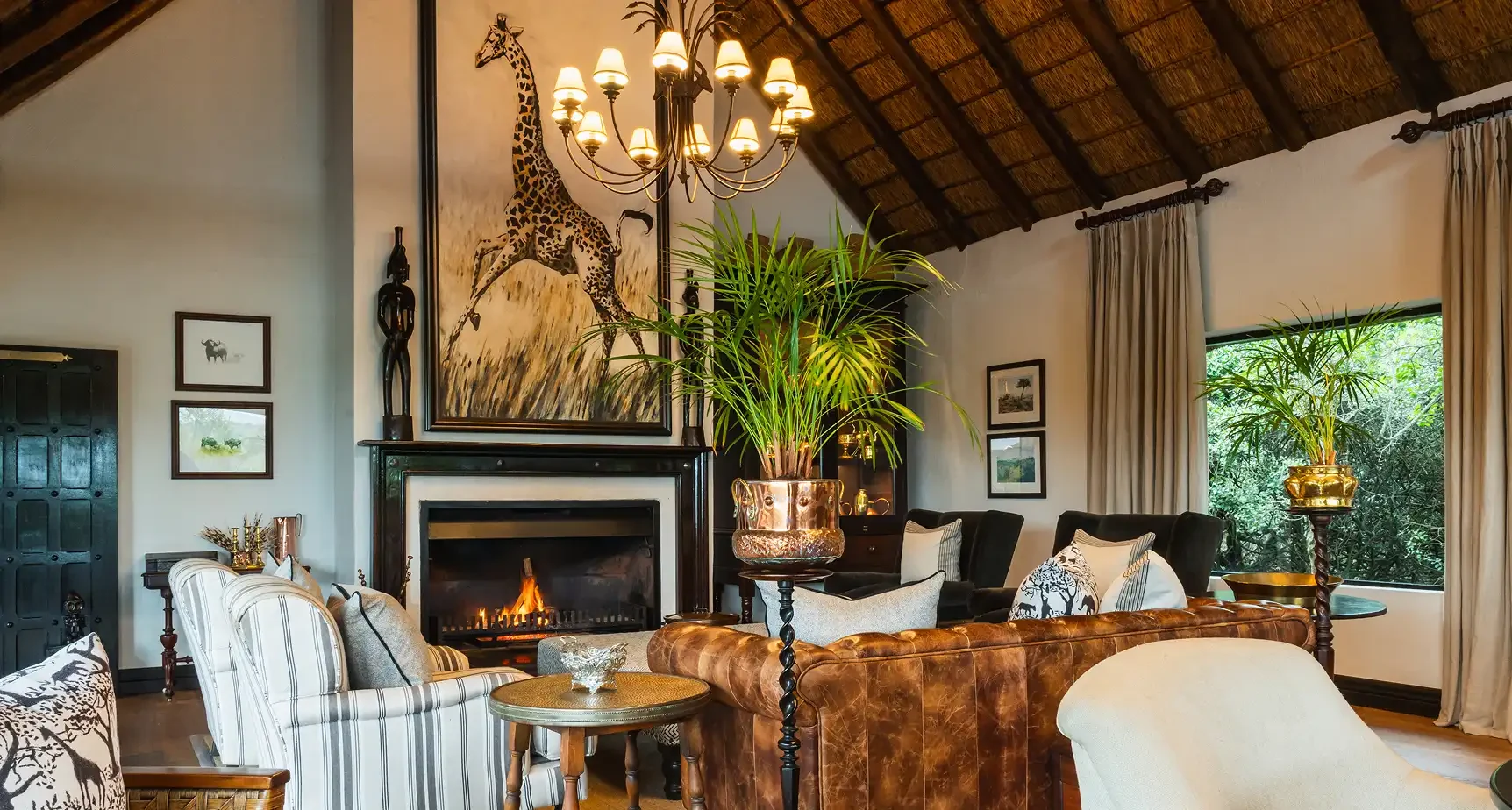 Kichaka Lodge bar and lounge interior